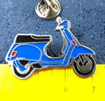 PIAGGIO VESP SCOOTER MOTORROLLEER PIN GEPRÄGT LACKIERT