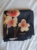 Carré soie Torrente imprimé fleurs noir création français...