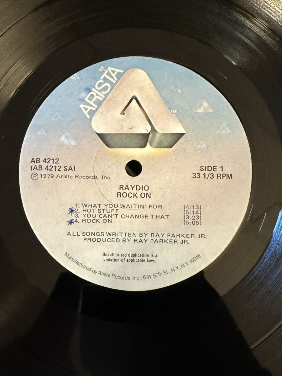Dischi in vinile: Ray Parker Jr. And Raydio - Two Places At The Same Time  – Usato da Delémont venduto da Studio_du_soleil 2