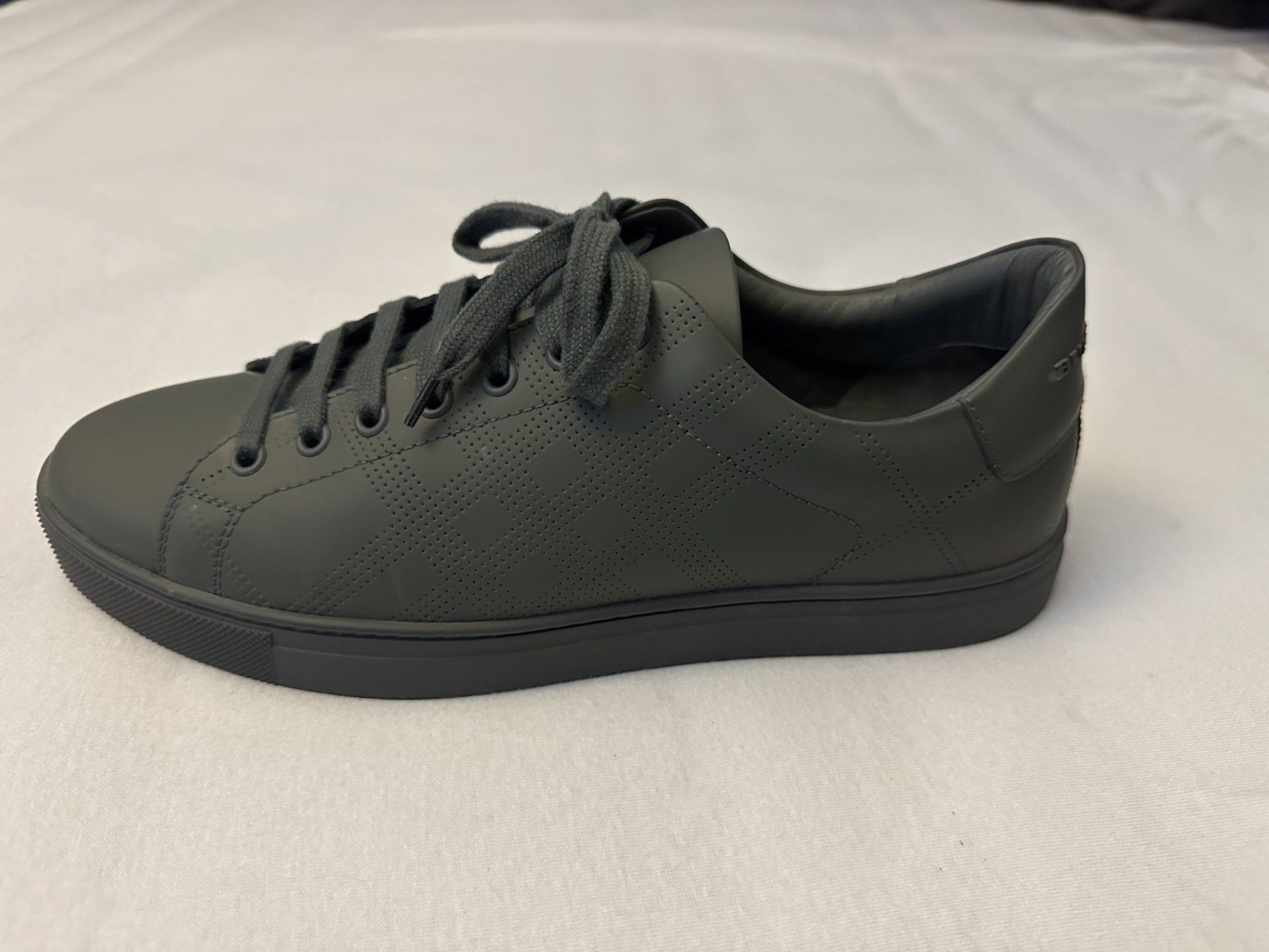 Burberry Scarpe da uomo: Burberry Sneaker Steel Grey EU 41 – Usato da Pfäffikon SZ venduto da tph_8qwg 6