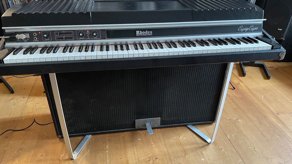 FENDER RHODES SUITCASE 88 ELECTRIC PIANO Kaufen auf Ricardo
