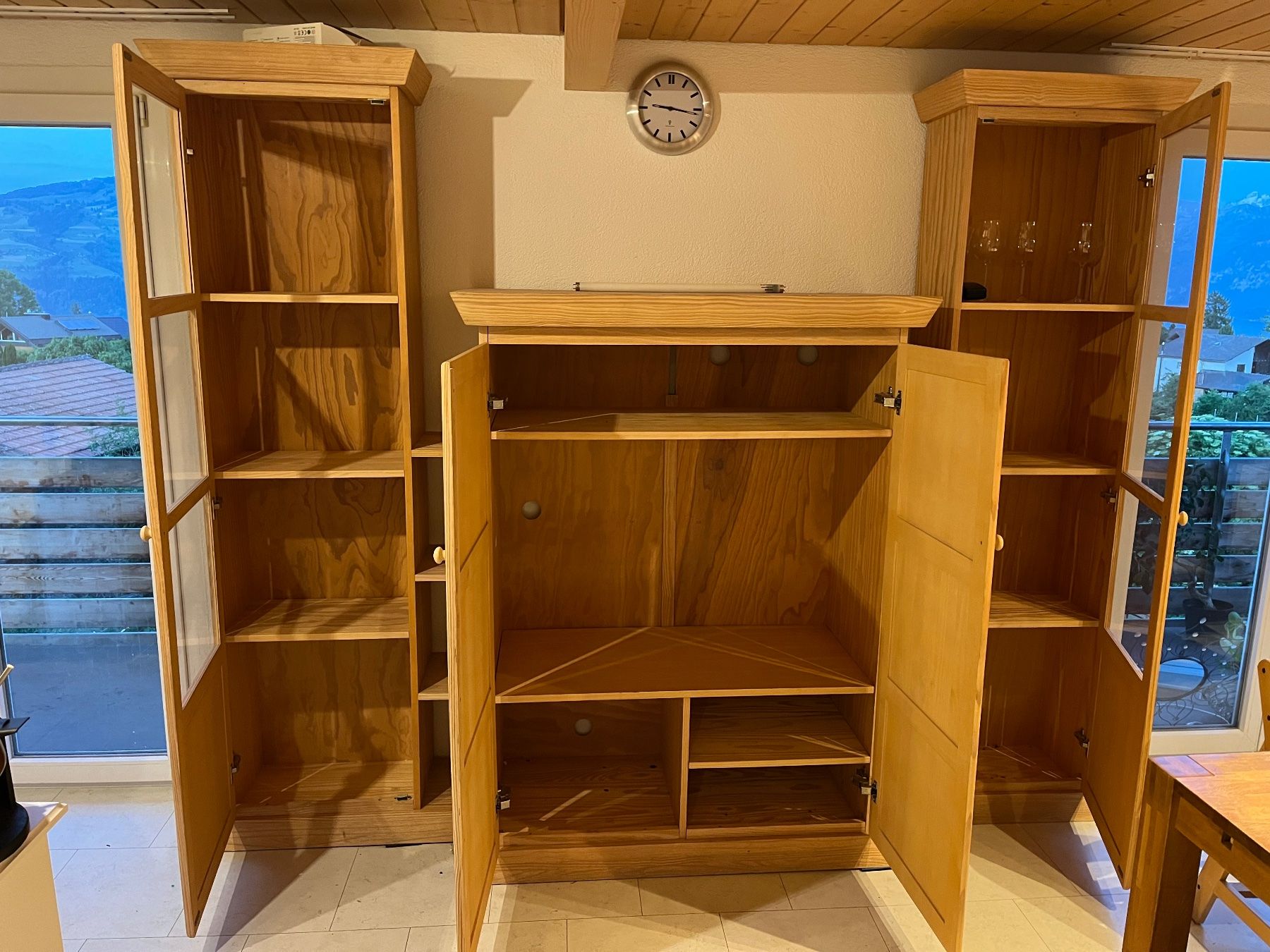 Armadi: Wohnzimmerschrank Echtholz – Usato da Frutigen venduto da gpt_9rs5 1