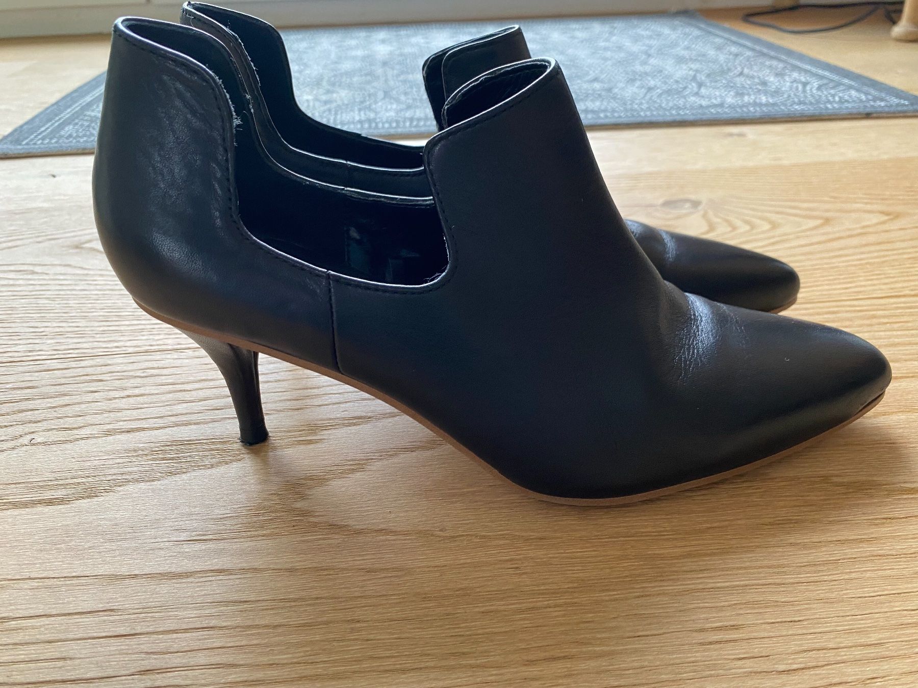 Zara Damenschuhe: Schwarze Lederpumps, Gr. 39 – Gebraucht aus Erlenbach ZH von baa_w7jc 2