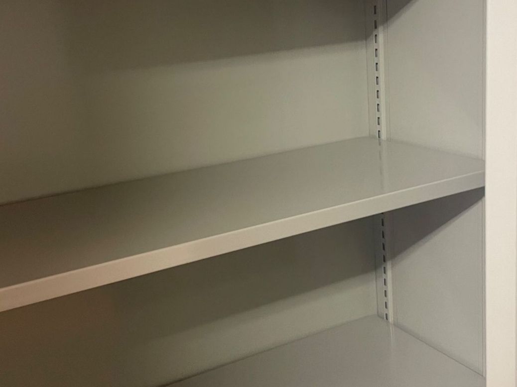 Armadi: Schrank metall – Nuovo (secondo la descrizione) da Schübelbach venduto da Huegi24 4