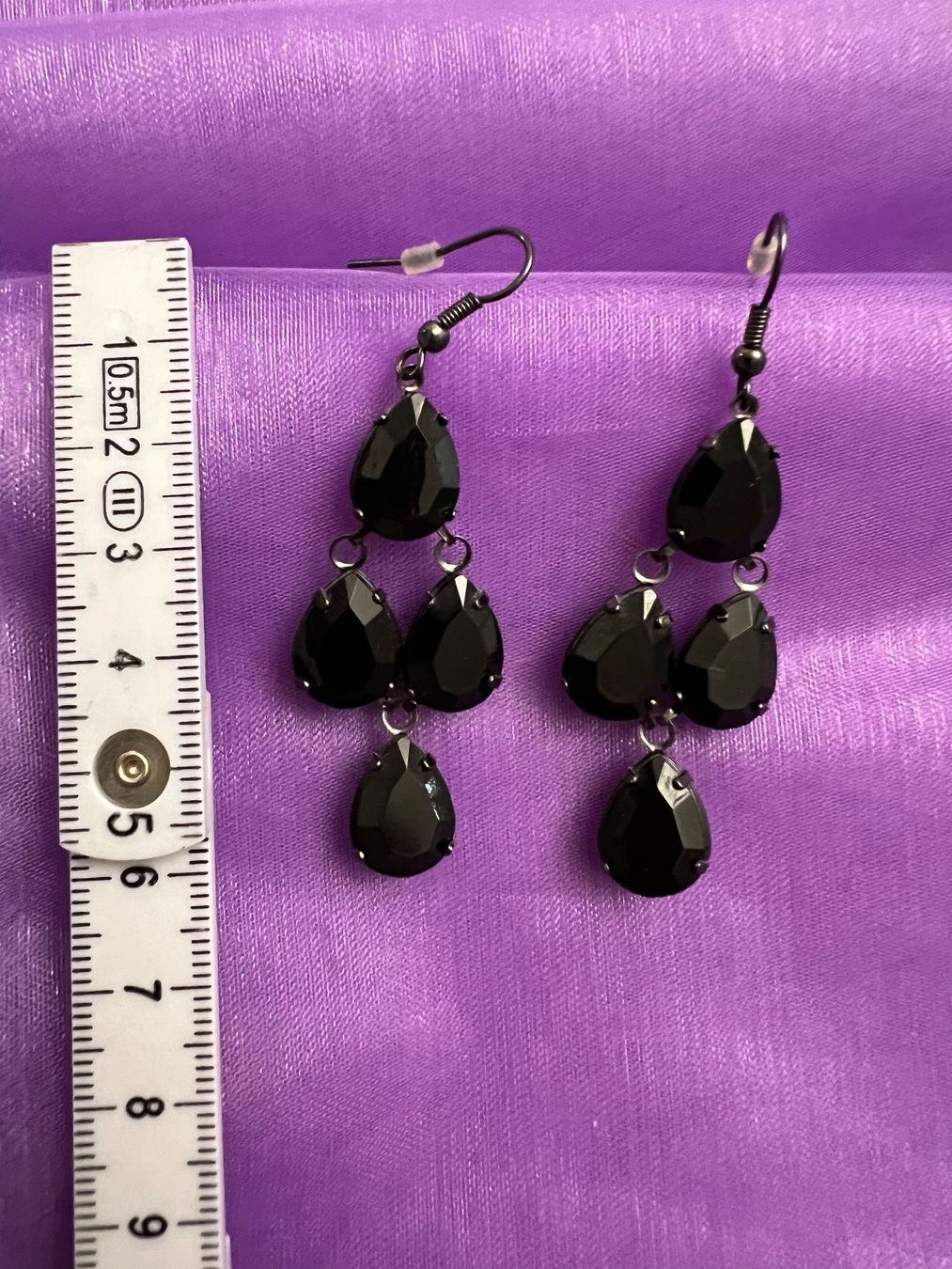 Orecchini pendenti & Orecchini a lobo: Schwarze Ohrringe mit schwarzen Steinen – Usato da Zürich venduto da rigani 1