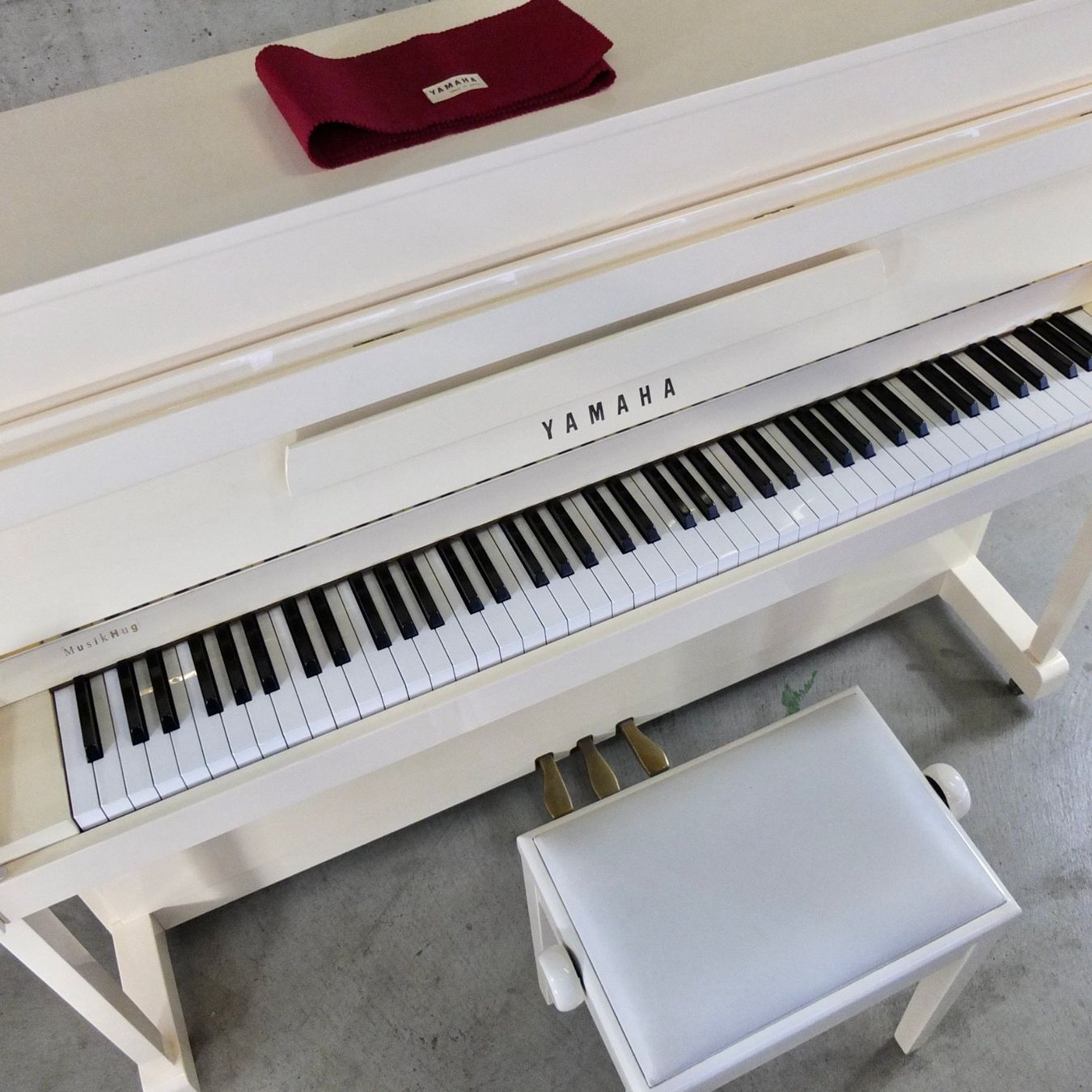 Yamaha Strumenti musicali: Klavier Yamaha E110N, weiss poliert – Usato da Basel venduto da Brocki-auf-dem-Wolf 5