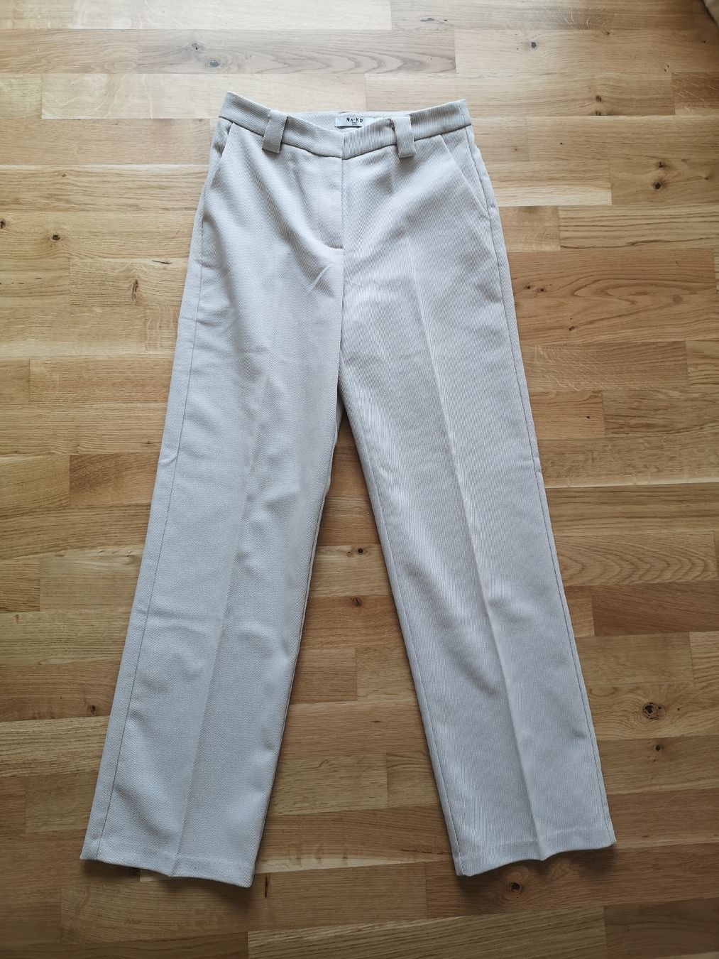 Hosen: Off white pants straight leg 36 NA-KD – Gebraucht aus Uster von b4x_ric