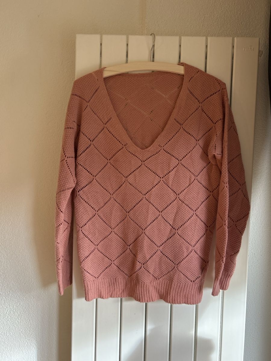 Shein Tops: Pull rose – D'occasion à lausanne par Lilos77