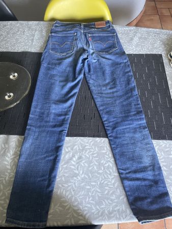 Levi's taille 26/30 jeans skinny stretch, parfait pour l'été