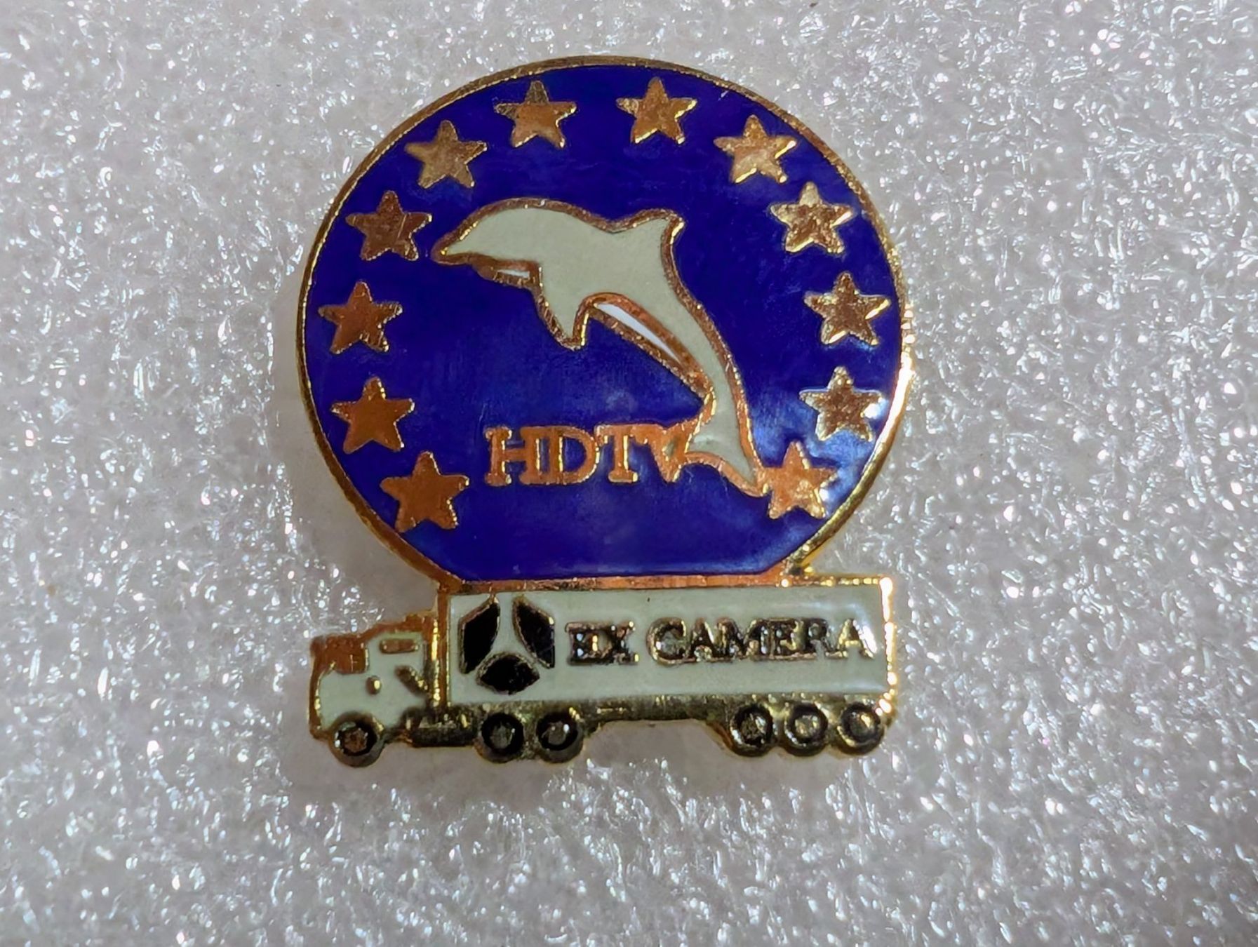 Plaquettes & Badges: Ansteckpin 244: LKW HDTV Ex Camera – D'occasion à Oppligen par Pin-Fall-Shop