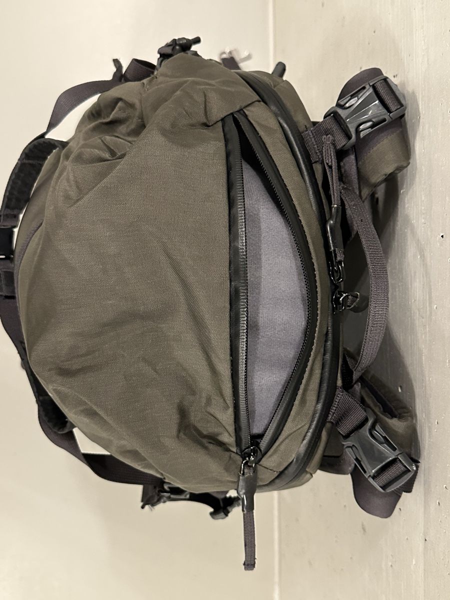 Burton Zaini: Burton [ak] backpack - Excellent condition! – Nuovo (secondo la descrizione) da Thalwil venduto da Ven.Mic 2