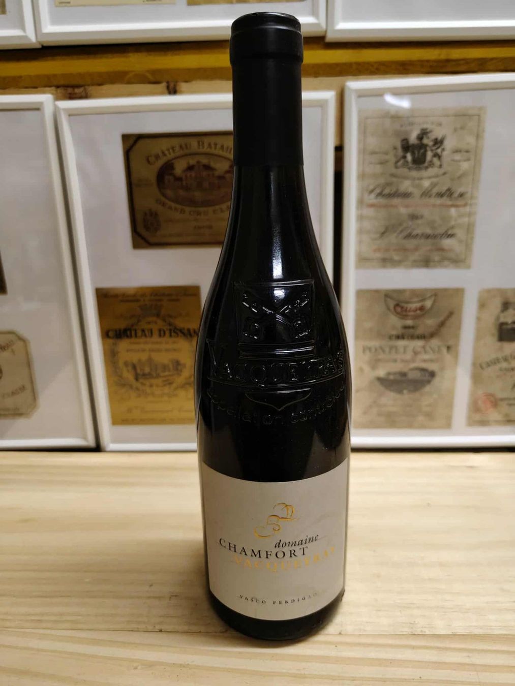 Vino: 2011 VACQUEIRAS DOMAINE CHAMFORT – Nuovo e nell'imballaggio originale da Münchenstein venduto da weinundspirituosen 1
