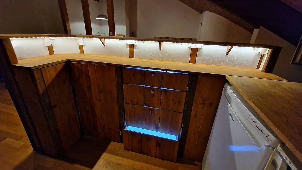 Allestimento di negozi e stand fieristici: Selbst gebaute Holz Bar – Usato da Seon venduto da J_R_Y 2