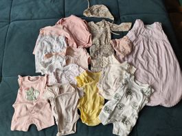 Kleiderpaket Baby Mädchen grösse 50 inkl. Schlafsack