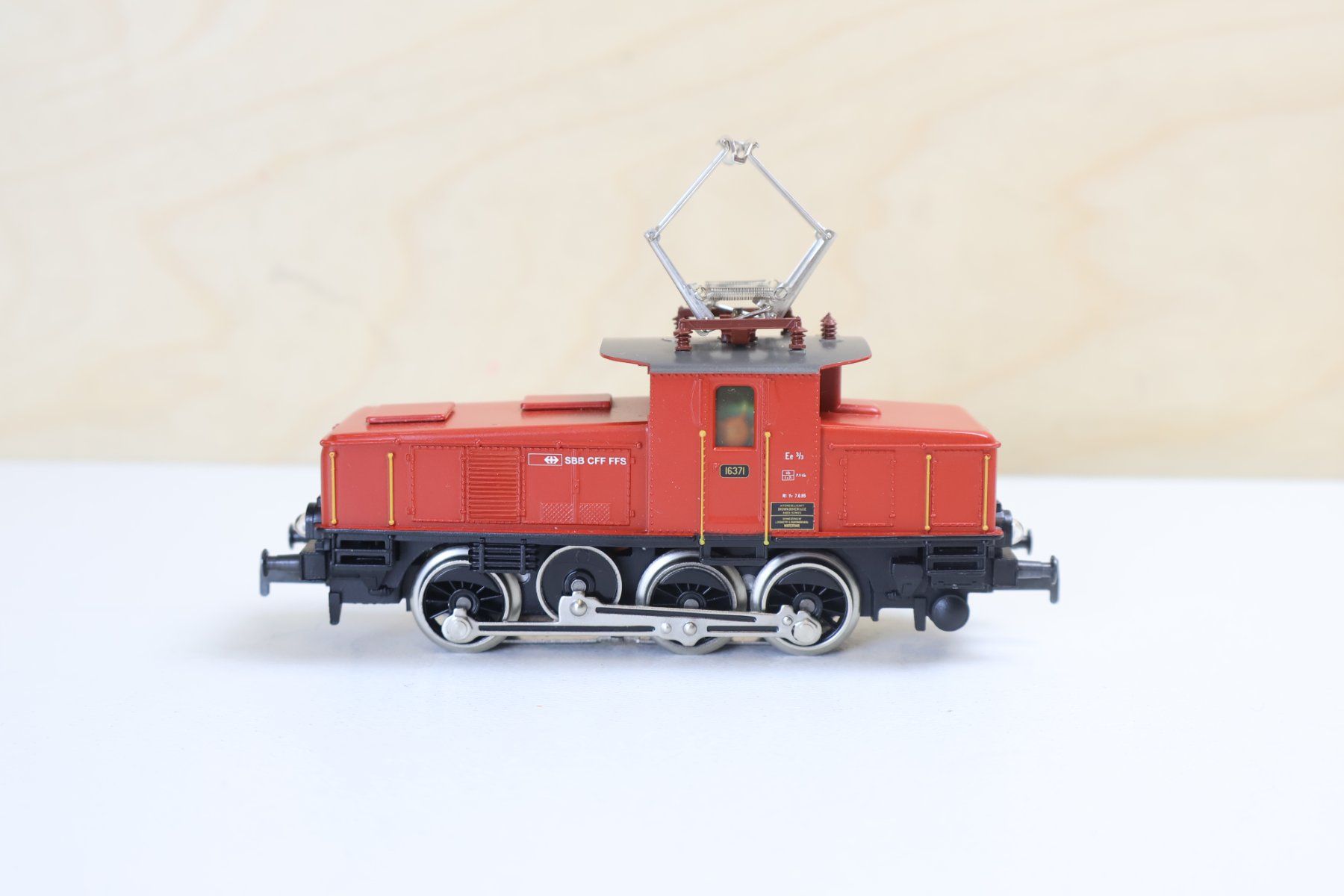Märklin Modelleisenbahnen: Märklin SBB Ee 3/3 Rangier E-Lok - Digital H0 – Gebraucht aus Winterthur von Monstera 6