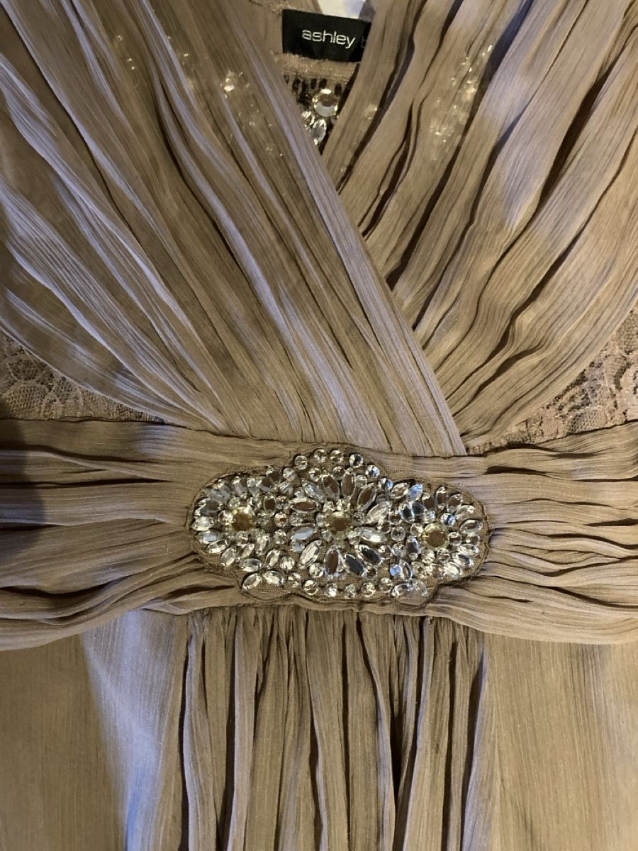 Vestiti: Festkleid – Usato da Freienwil venduto da ehrenberg7