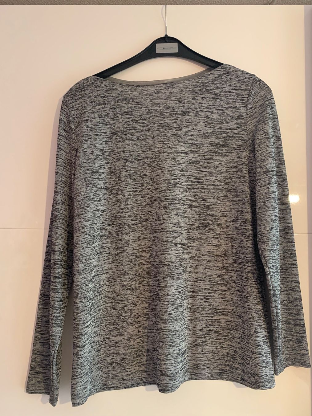 C&A Top: Grauer Damen Langarmshirt – Usato da Triengen venduto da nes_l8cj 1
