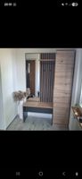 Garderobenschrank mit Sitzbank und Spiegel 