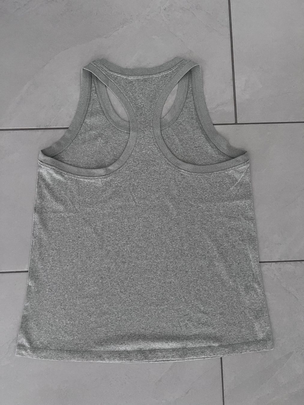 Nike Tops: NIKE PERFORMANCE TANK - TOP GRAU GR.M – Neu (gemäss Beschreibung) aus Kaltbrunn von .-Chantally-. 1