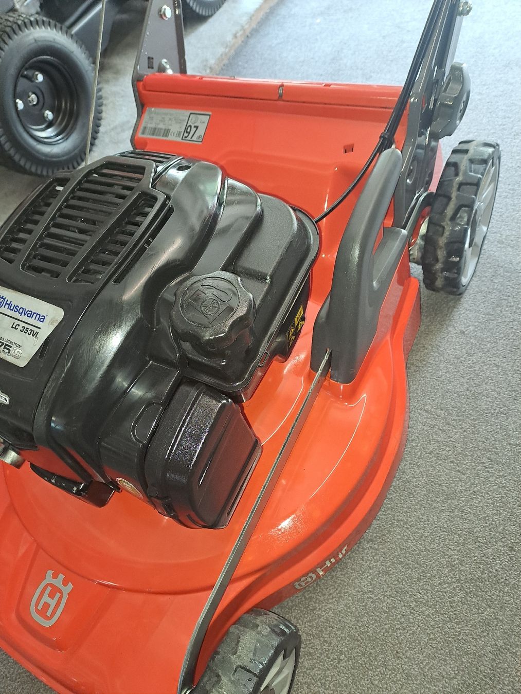 Husqvarna Tagliaerba: Husqvarna Rasenmäher 52cm Radantrieb – Usato da Bilten venduto da Zschweiz