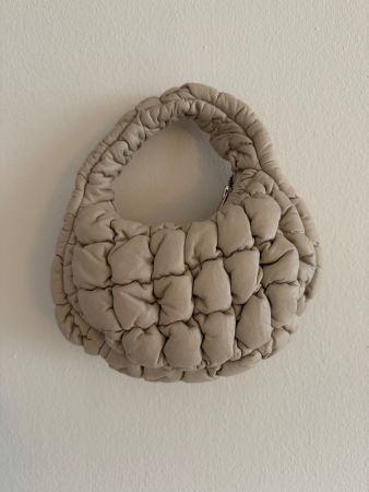 Cos Ledertasche, hellbeige