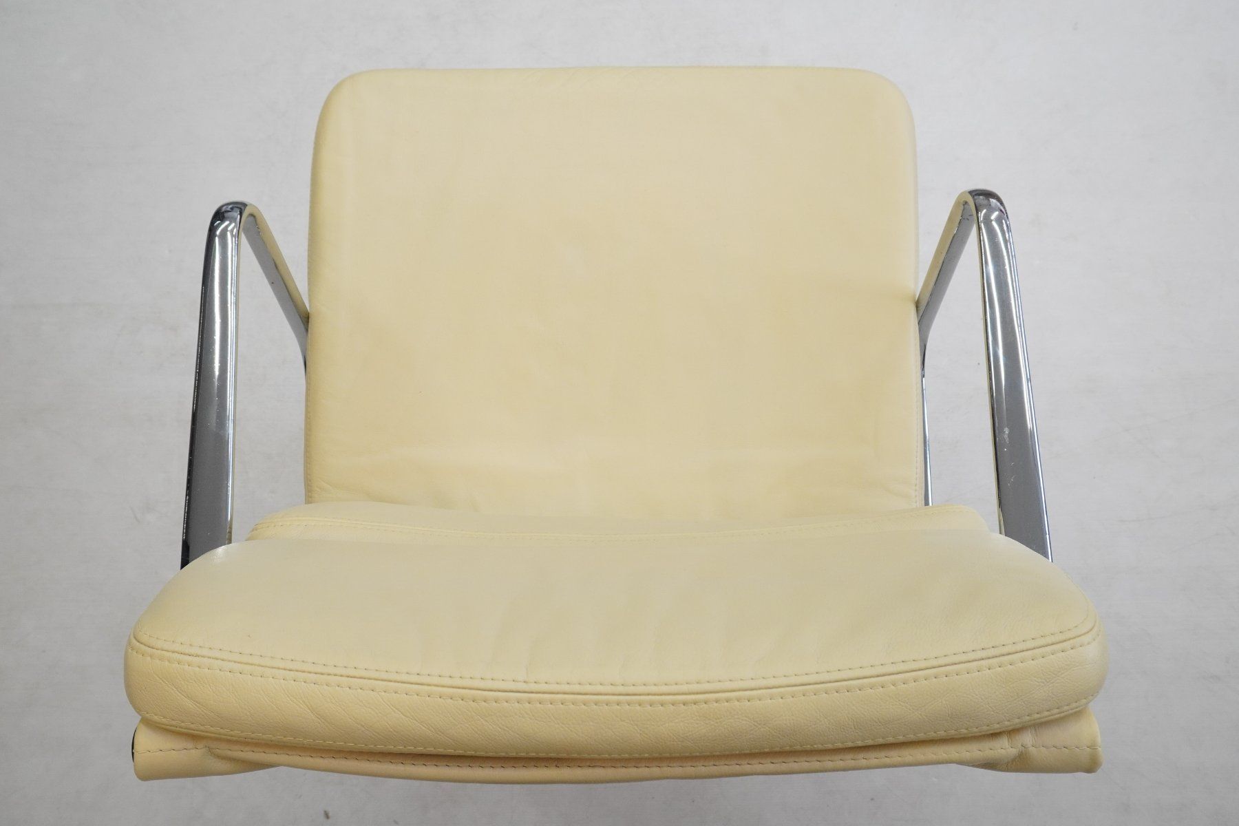 Herman Miller Stühle: Herman Miller by Vitra Eames Soft Pad EA217 Leder creme – Gebraucht aus Bad Zurzach von QLASSIQ 4
