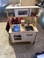 Kinderküche mit Zubehör 