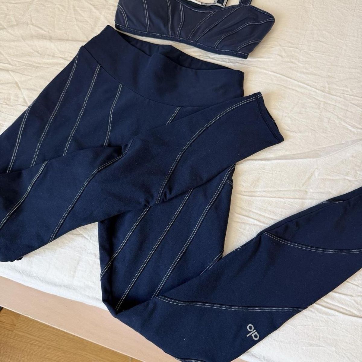 Alo Yoga Leggings: Alo yoga alosoft sunray set – D'occasion à Vacallo par vavas 5