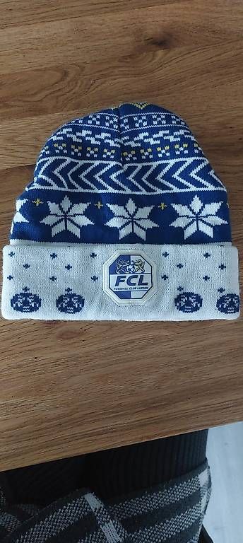 Giacche & Cappotti: FCL Mütze Neuwerrig – Usato da Geuensee venduto da Itingen1 2