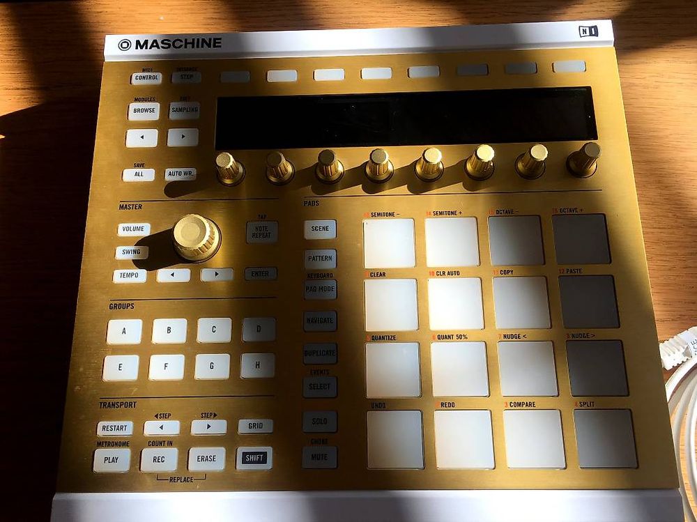 Strumenti musicali: Native Instruments Maschine mk2 - mit Lizenz-Transfer-ID – Usato da Romanshorn venduto da Michaelo 3