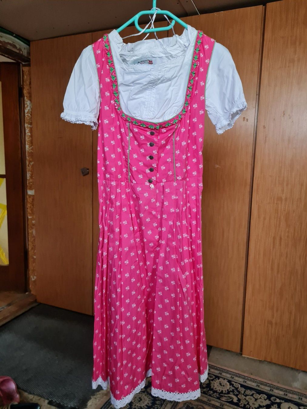 Kleider: Dirndl Set , Grösse S – Gebraucht aus Coeuve von Nelly2 1