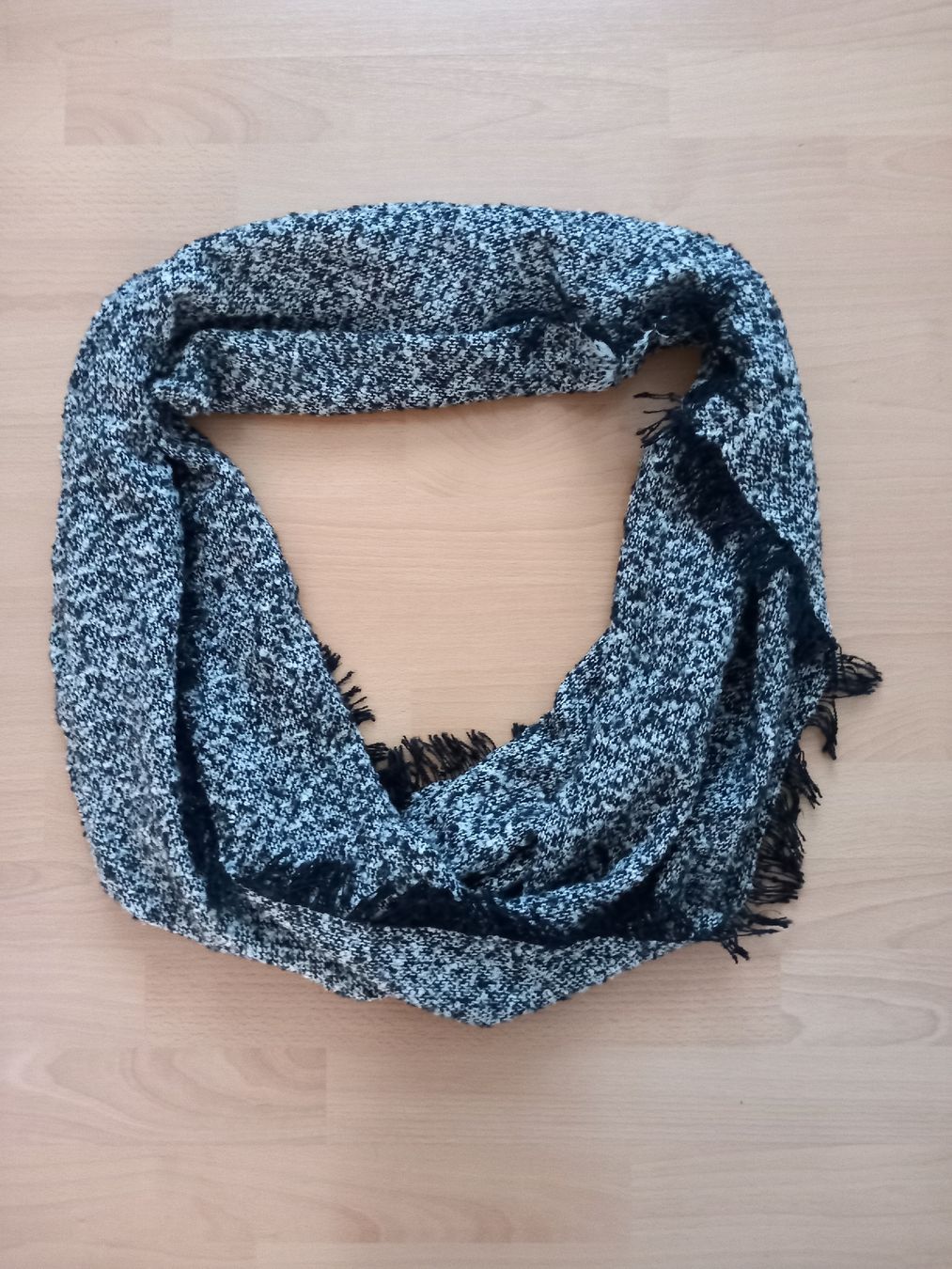 Foulard & Sciarpe: Snood noir et blanc chiné – Usato da Faoug venduto da per_kp6r
