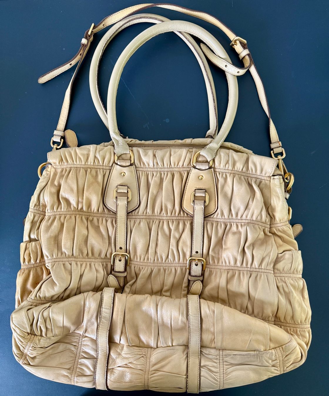 Prada Taschen für Damen: Prada Nappa Gaufré Tasche – Gebraucht aus Zürich von ele_cj6q 3
