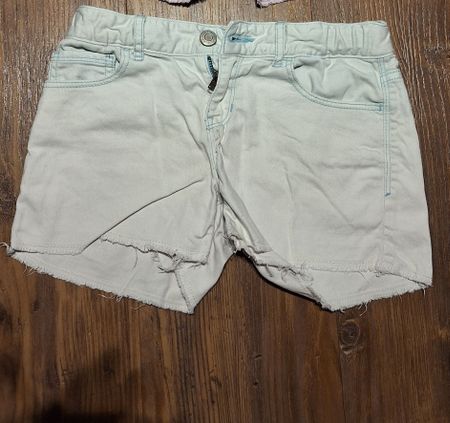 Kurze Jeans-Shorts hellblau Grösse 134