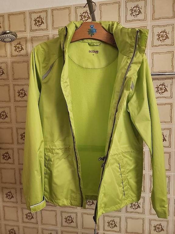 Giacche: Regenjacke Grösse:M – Usato da Schliern b.Köniz venduto da schoggi0503 2