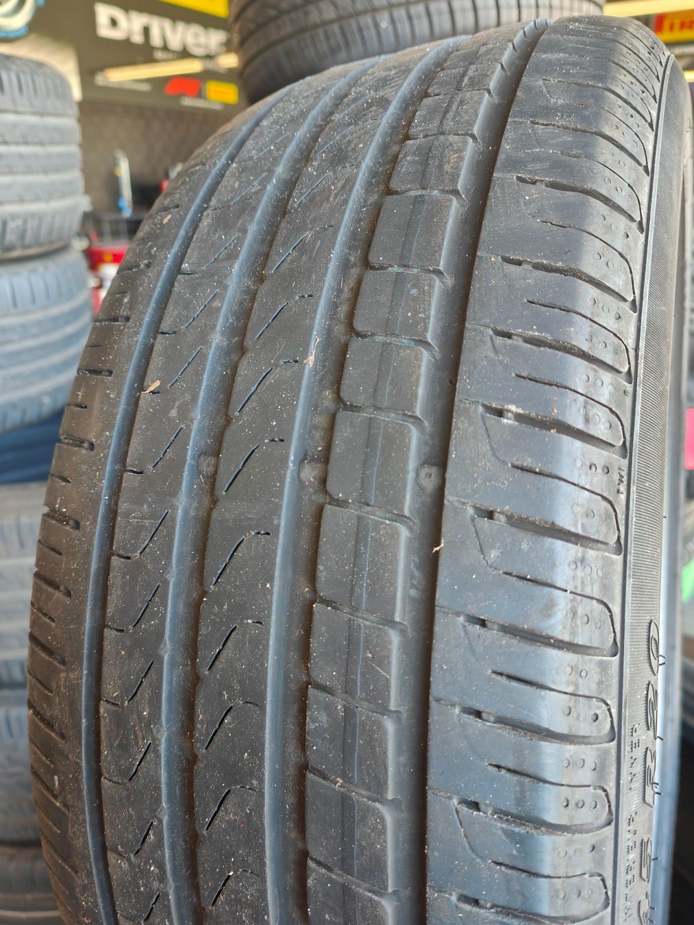 Pirelli Pneumatici & Ruote complete: 245/45 R20 Sommerreifen – Usato da Oberengstringen venduto da Reifen-Lagerverkauf 4