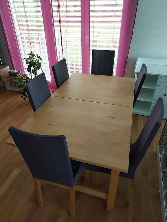 Tavoli: Tisch mit 7 Stühlen – Usato da Schlieren venduto da Nid_normal