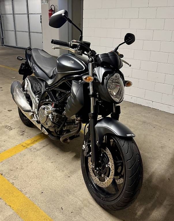Suzuki Strada: Suzuki SFV650A Gladius ABS MFK – Usato da Lenzburg venduto da DebiM 1