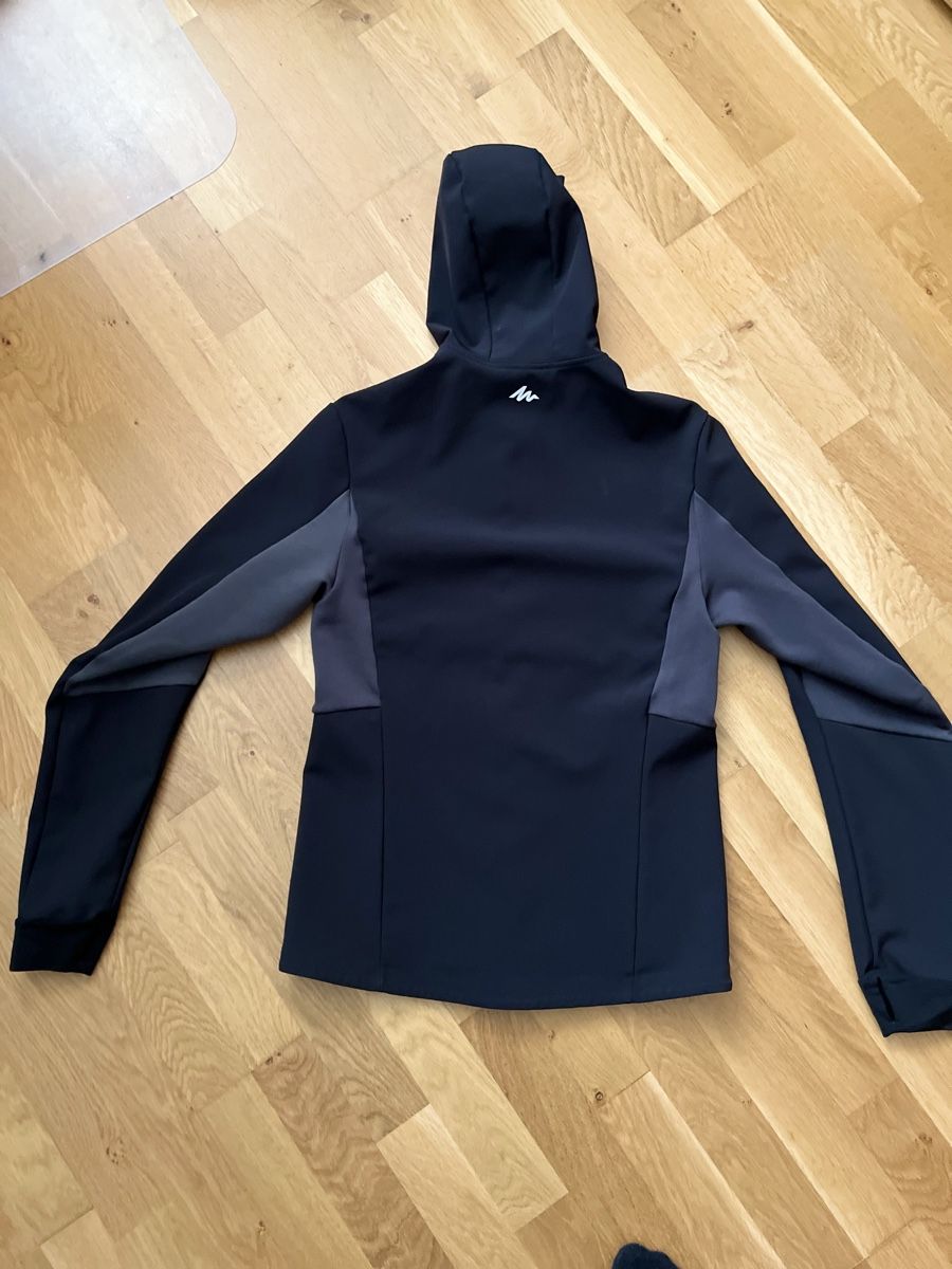 Decathlon Giacche: Veste Quechua Décathlon coupe vent et imperméable  – Usato da Cortaillod venduto da Y1nn_jqr 1
