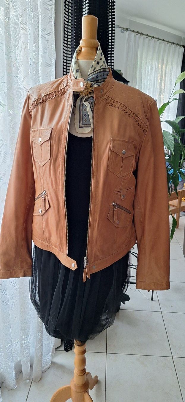 Giacche: Veste en cuir brun-camel 40 – Usato da St-Triphon venduto da Jldr0