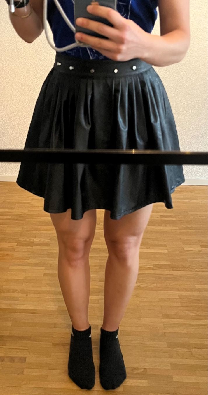Gonne: Eco-Leather Skirt with Studs – Usato da Zürich venduto da Marghensy 3