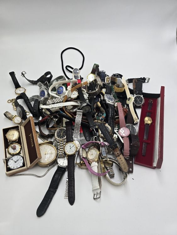Lot De Montres Bracelets D'occasion - Marques Variées (Géoprat, Q&Q, Etc.) - À Réparer Ou Changer Les Piles