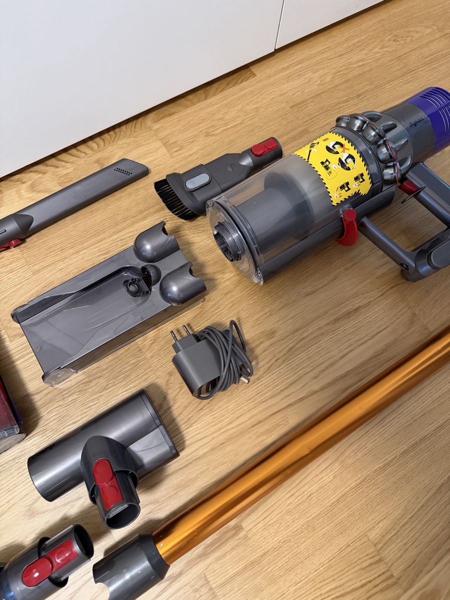 Dyson Aspirapolveri & Accessori: Dyson V10 cyclone absolute – Usato da Meyrin venduto da SA_3006 3