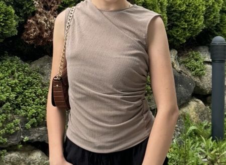 Sommerliches Top mit Raffung, Grösse S, beige, neuwertig