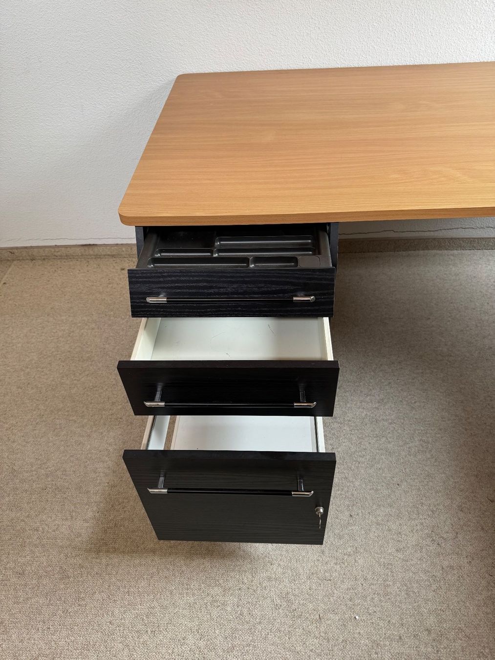 Scrivanie: Schreibtisch / Bürotisch – Usato da Widen venduto da SWE999 1