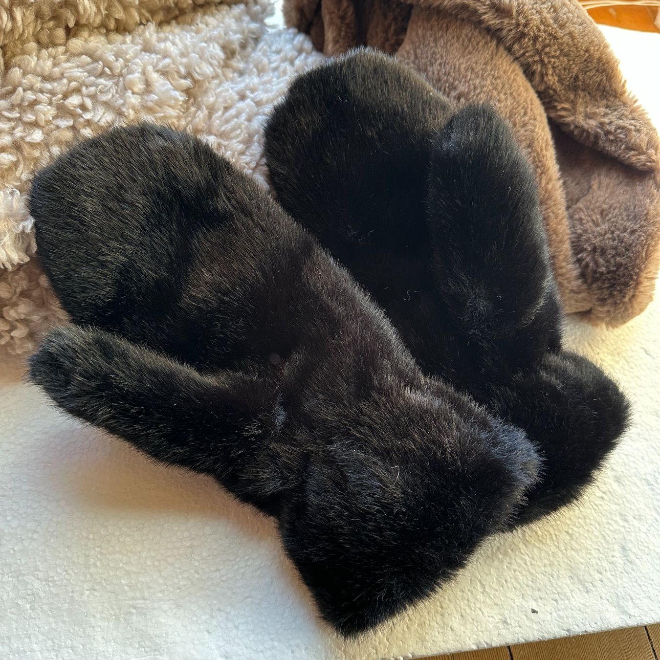 Lotti di vestiti: Loop Schal Halstuch Handschuhe Paket neu! – Nuovo (secondo la descrizione) da Gümmenen venduto da FelizitasHermann 1