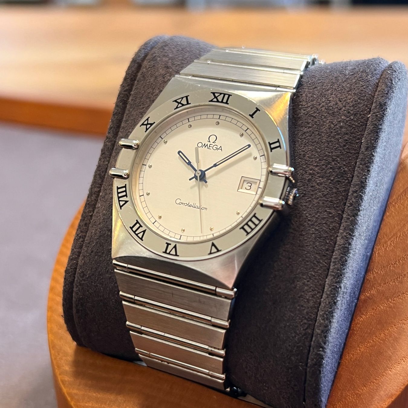 Omega Orologi: Omega Constellation Silver Dial Quartz Date 1510.3 – Usato da Carouge GE venduto da Watchaser 2