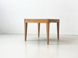 Minimalistischer Tisch aus Holz, ausziehbar