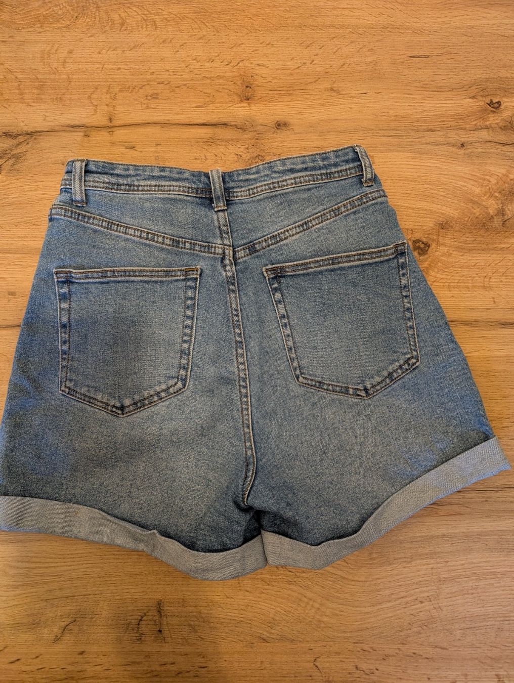 Pantaloni: Short taille haute – Usato da Fully venduto da Pelouche 1