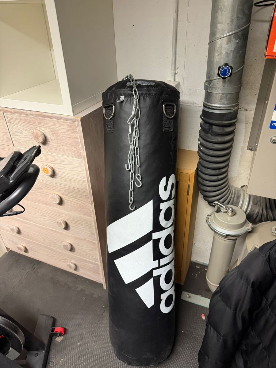 Sacs de frappe: Boxbag Adidas – D'occasion à Buttwil par wood16leu